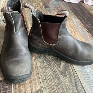 Men’s Blundstone CSA approved steel toed work boot.